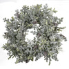 Couronne de pin enneigé