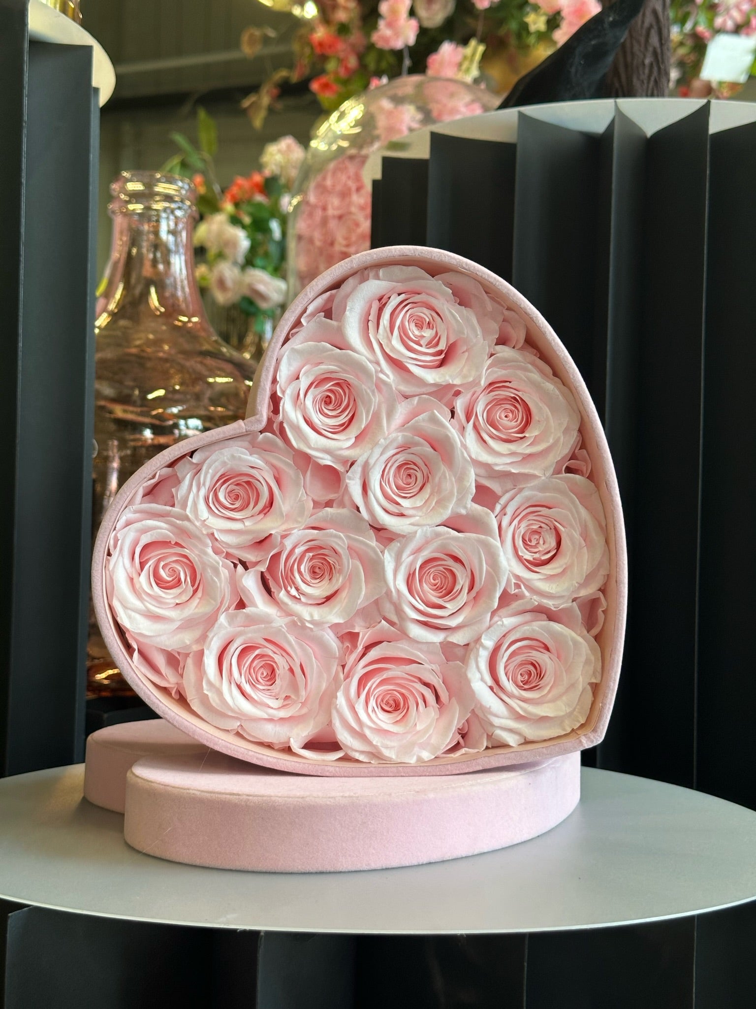 Boîte velours cœur 16 roses A017P